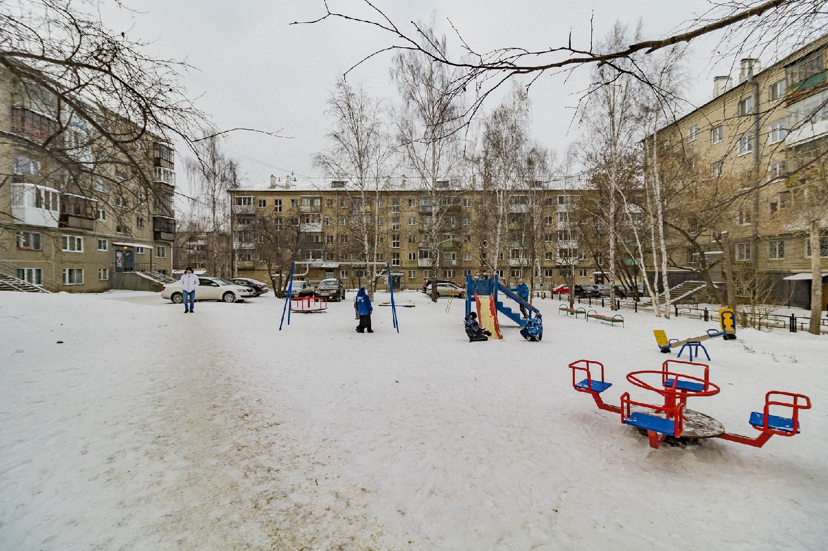 обл. Свердловская, г. Екатеринбург, ул. Энтузиастов, д. 44-придомовая территория