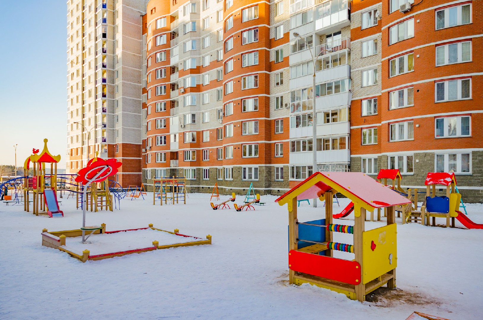 обл. Свердловская, г. Екатеринбург, ул. Южногорская, д. 9-придомовая территория