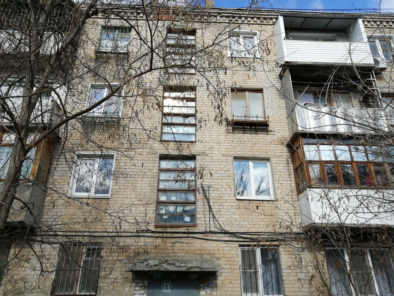обл. Волгоградская, г. Волгоград, ул. Пятиморская, д. 9-фасад здания