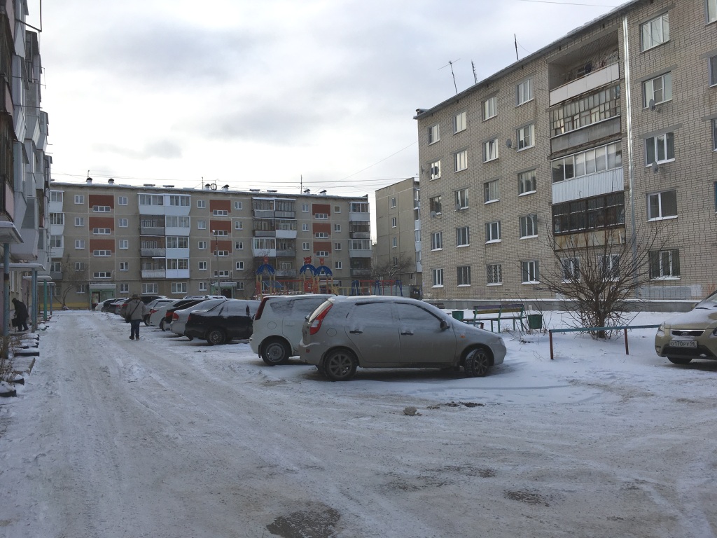 обл. Свердловская, г. Каменск-Уральский, б-р. Парижской Коммуны, д. 18-придомовая территория