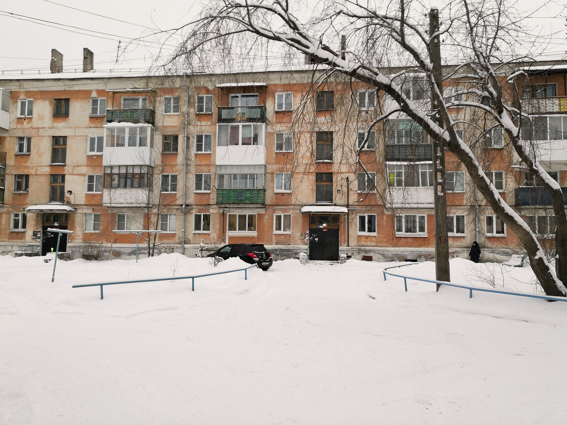 обл. Свердловская, г. Краснотурьинск, ул. Металлургов, д. 51а-фасад здания