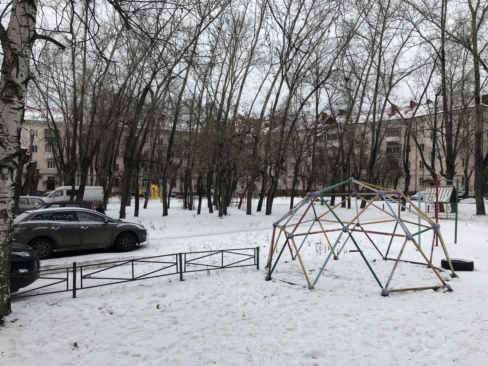 обл. Свердловская, г. Нижний Тагил, пр-кт. Ленина, д. 62-придомовая территория