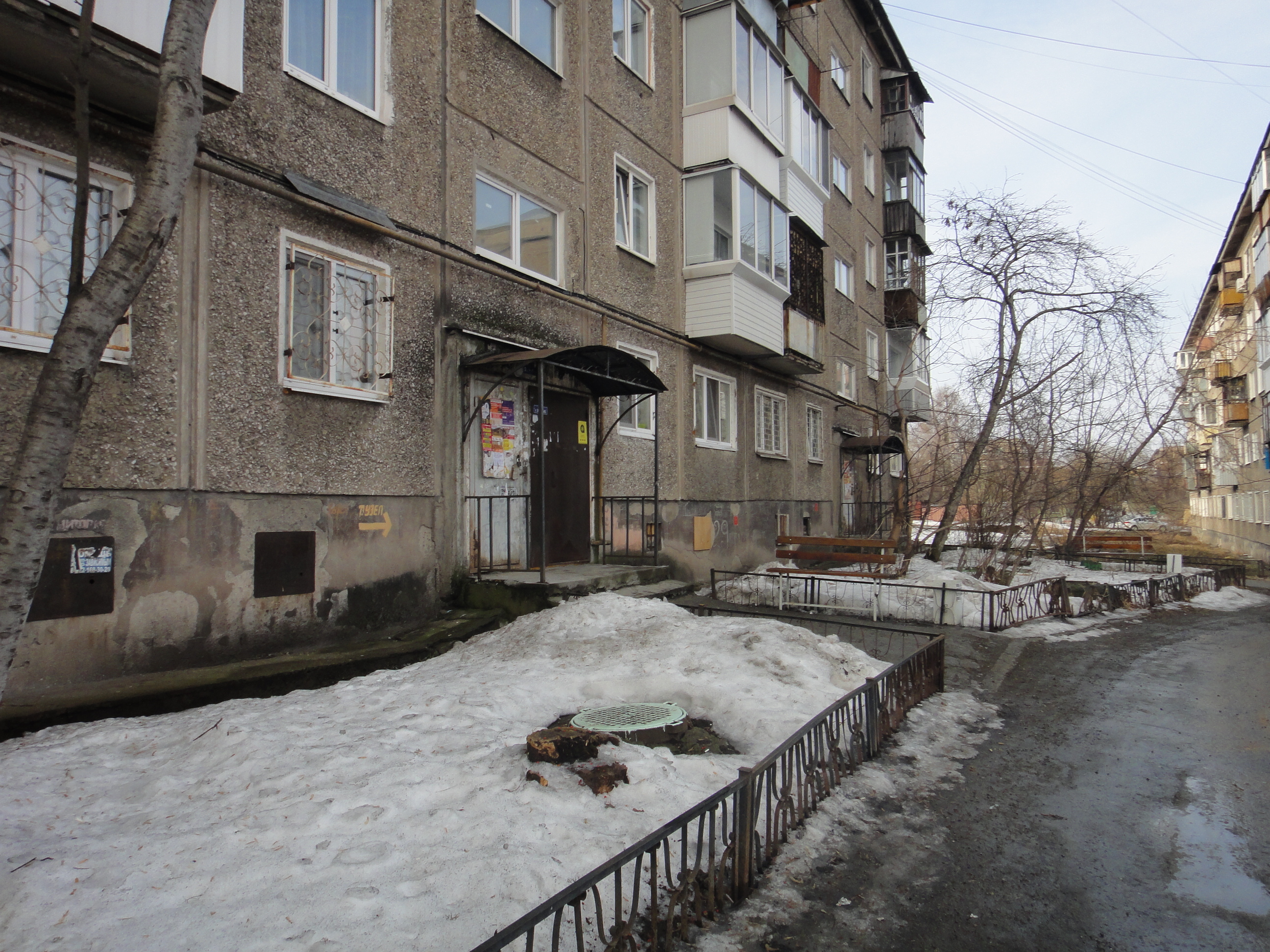 обл. Свердловская, г. Нижний Тагил, ул. Новострой, д. 14-вход снаружи