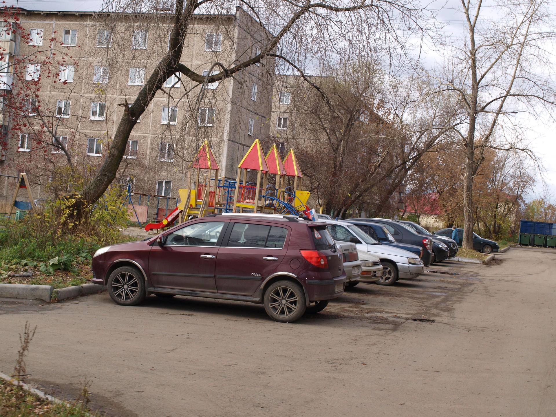 обл. Свердловская, г. Нижний Тагил, ул. Окунева, д. 20-придомовая территория