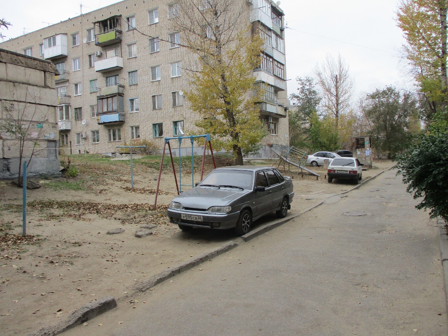 обл. Волгоградская, г. Волгоград, пр-кт. Университетский, д. 80-придомовая территория