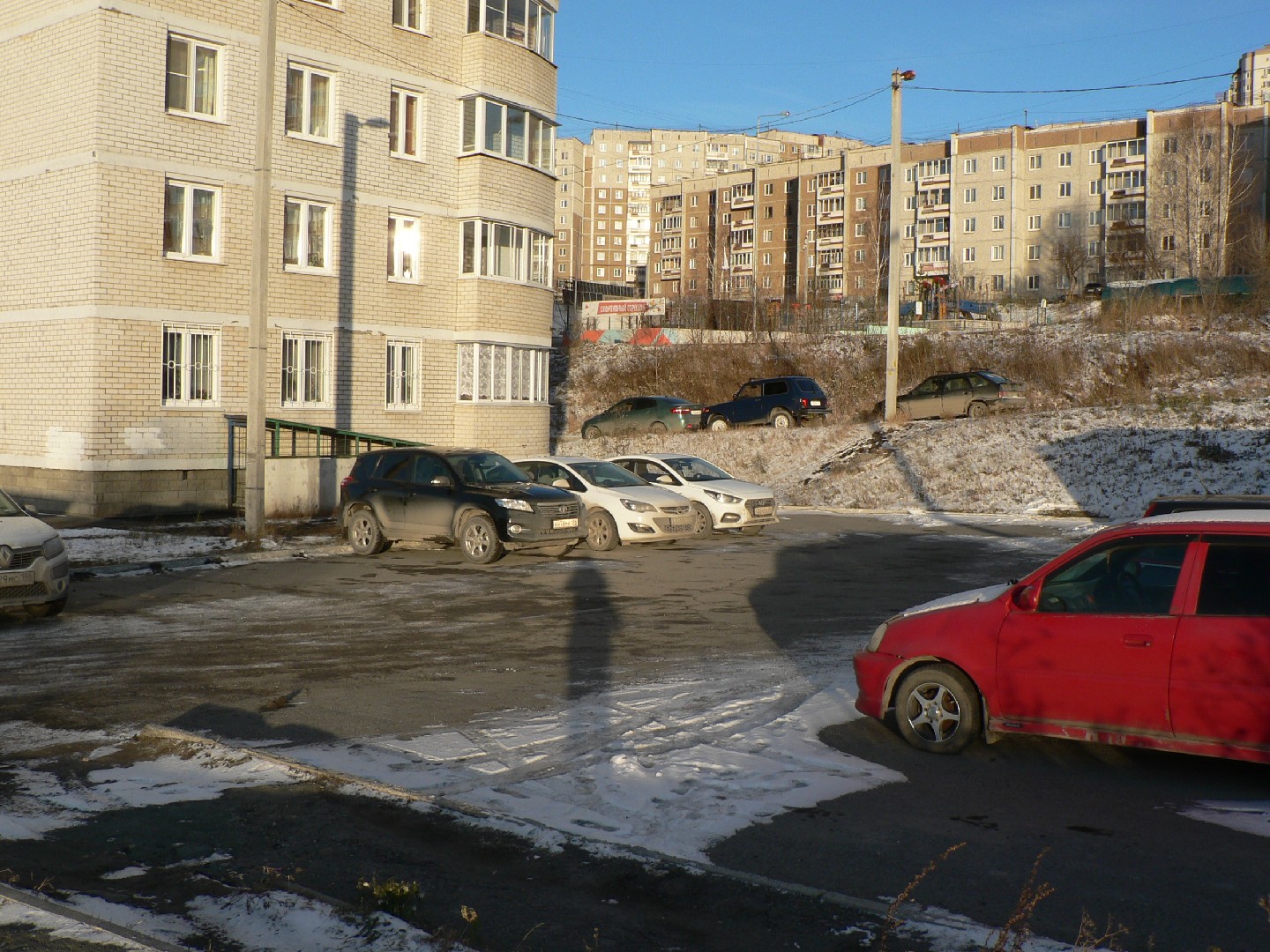 обл. Свердловская, г. Первоуральск, ул. Береговая, д. 5-б-придомовая территория