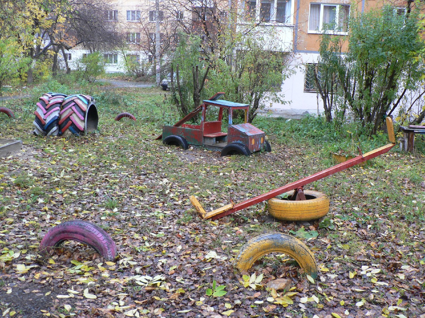 обл. Свердловская, г. Первоуральск, ул. Ватутина, д. 65-придомовая территория