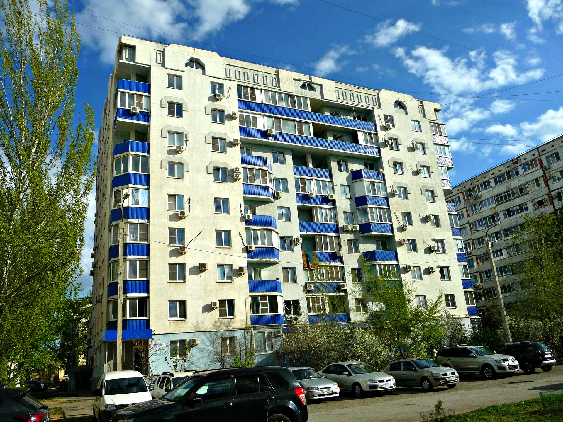 обл. Волгоградская, г. Волжский, ул. Александрова, д. 12-фасад здания
