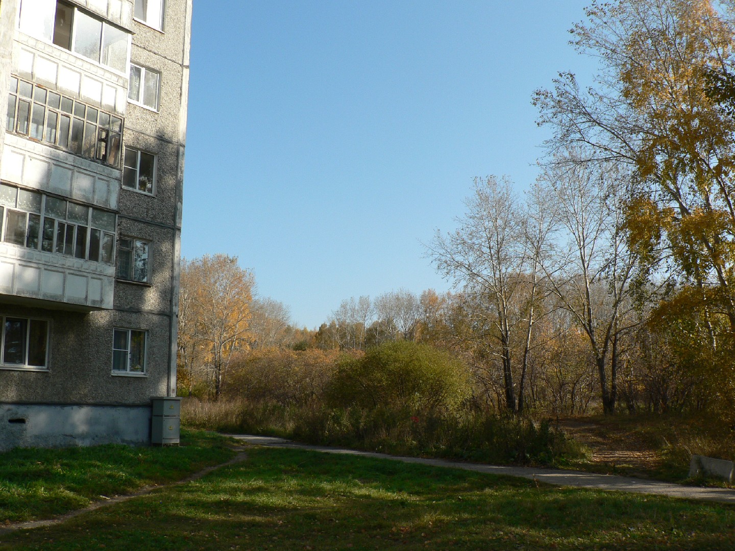 обл. Свердловская, г. Первоуральск, ул. Трубников, д. 38Б-придомовая территория