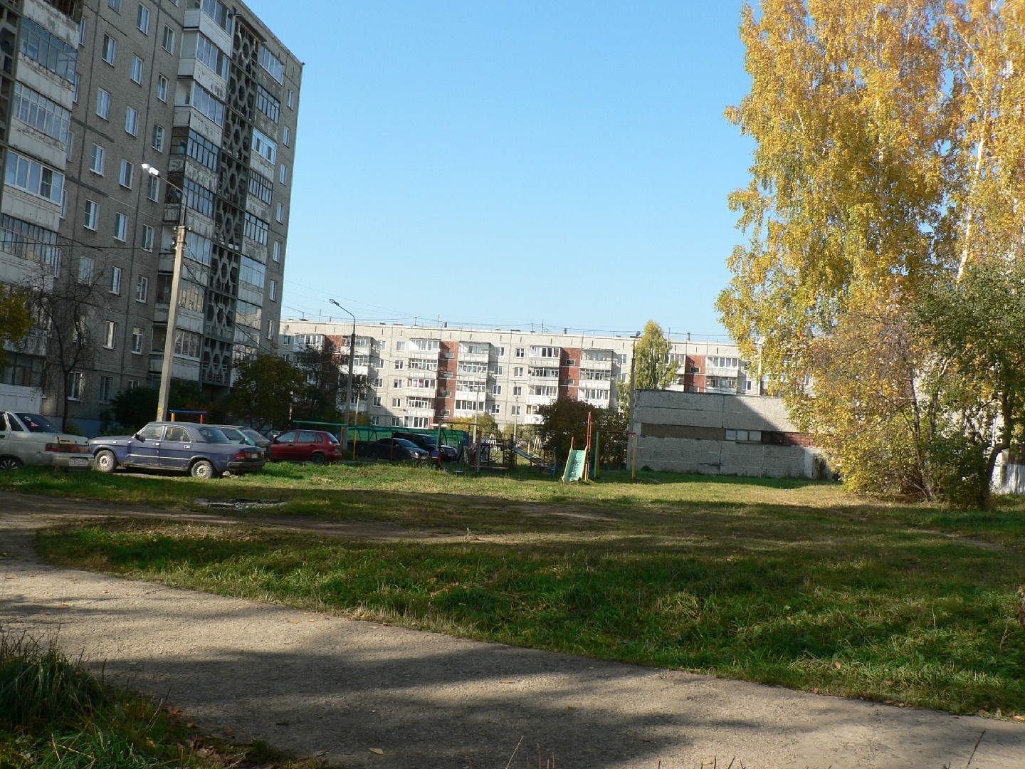 обл. Свердловская, г. Первоуральск, ул. Трубников, д. 38Б-придомовая территория