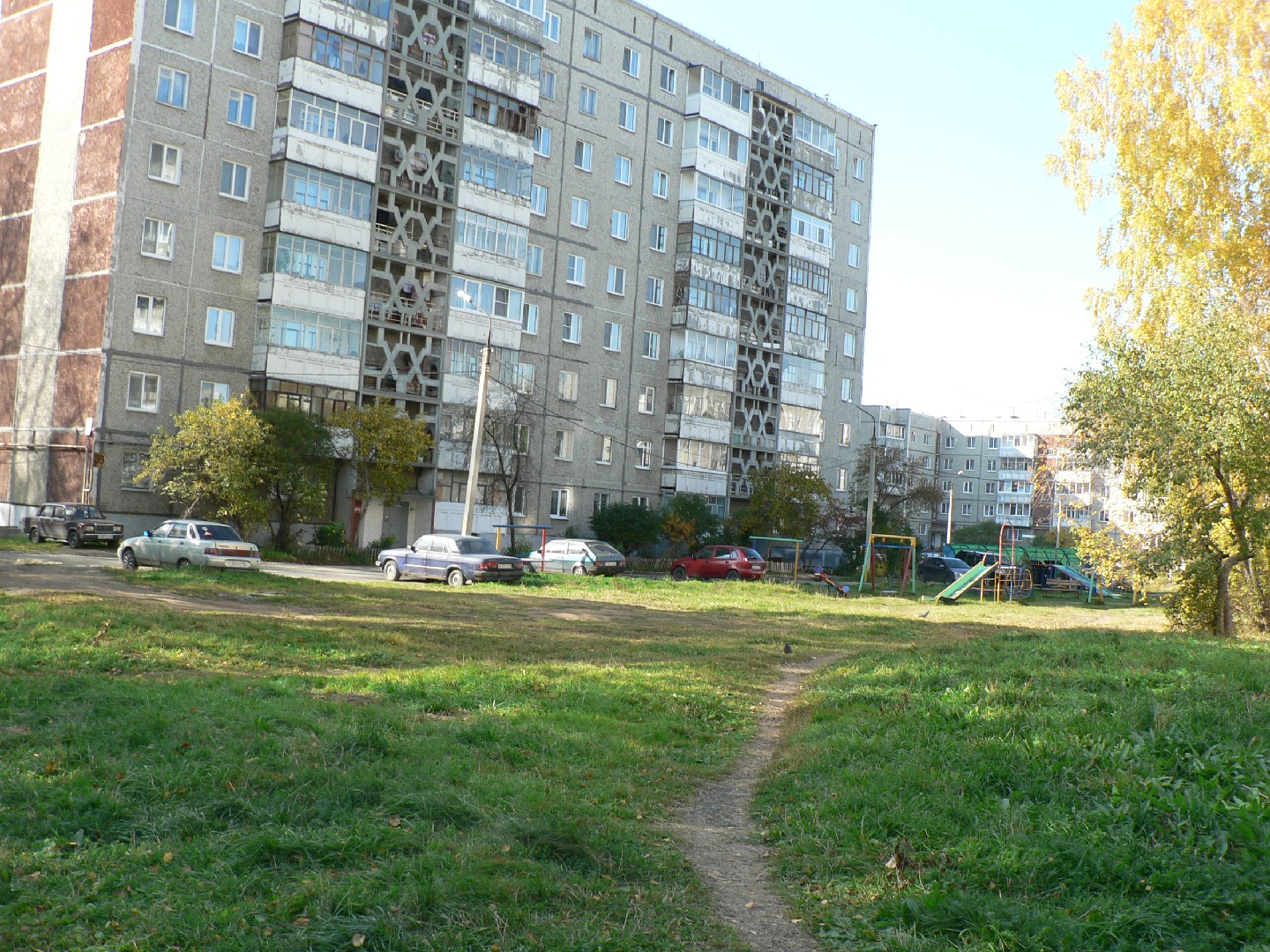 обл. Свердловская, г. Первоуральск, ул. Трубников, д. 38Б-придомовая территория