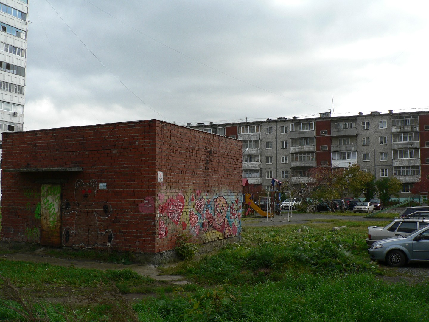 обл. Свердловская, г. Первоуральск, ул. Трубников, д. 50-придомовая территория