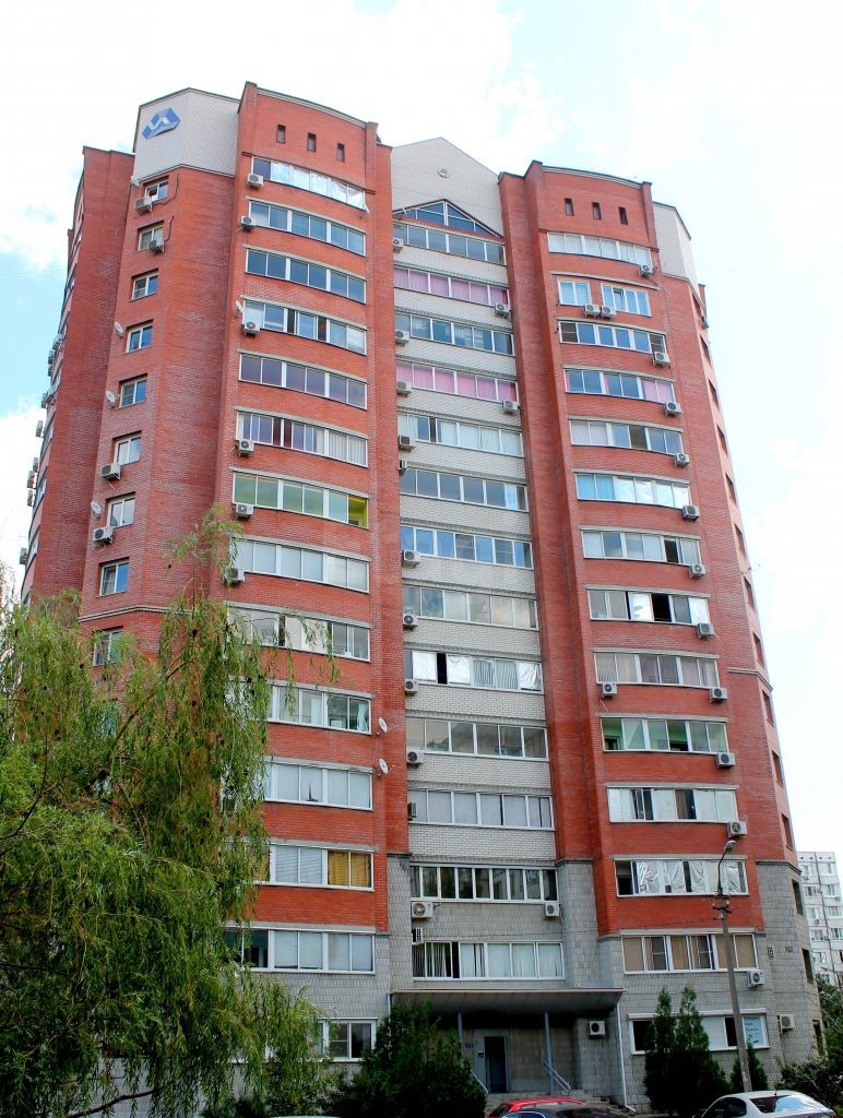 обл. Волгоградская, г. Волжский, ул. Александрова, д. 28-фасад здания