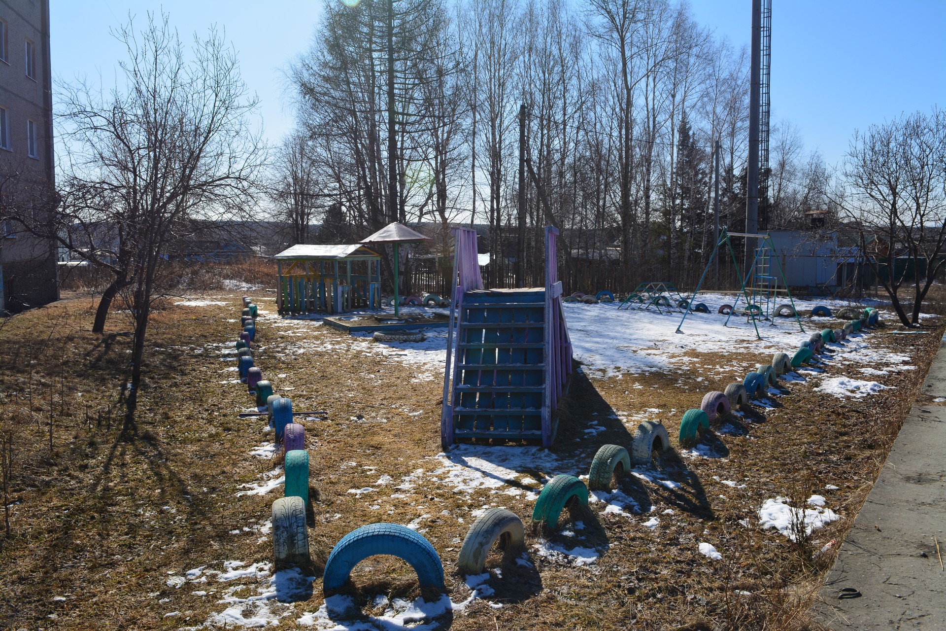 обл. Свердловская, р-н. Пригородный, с. Николо-Павловское, ул. Совхозная, д. 70-придомовая территория