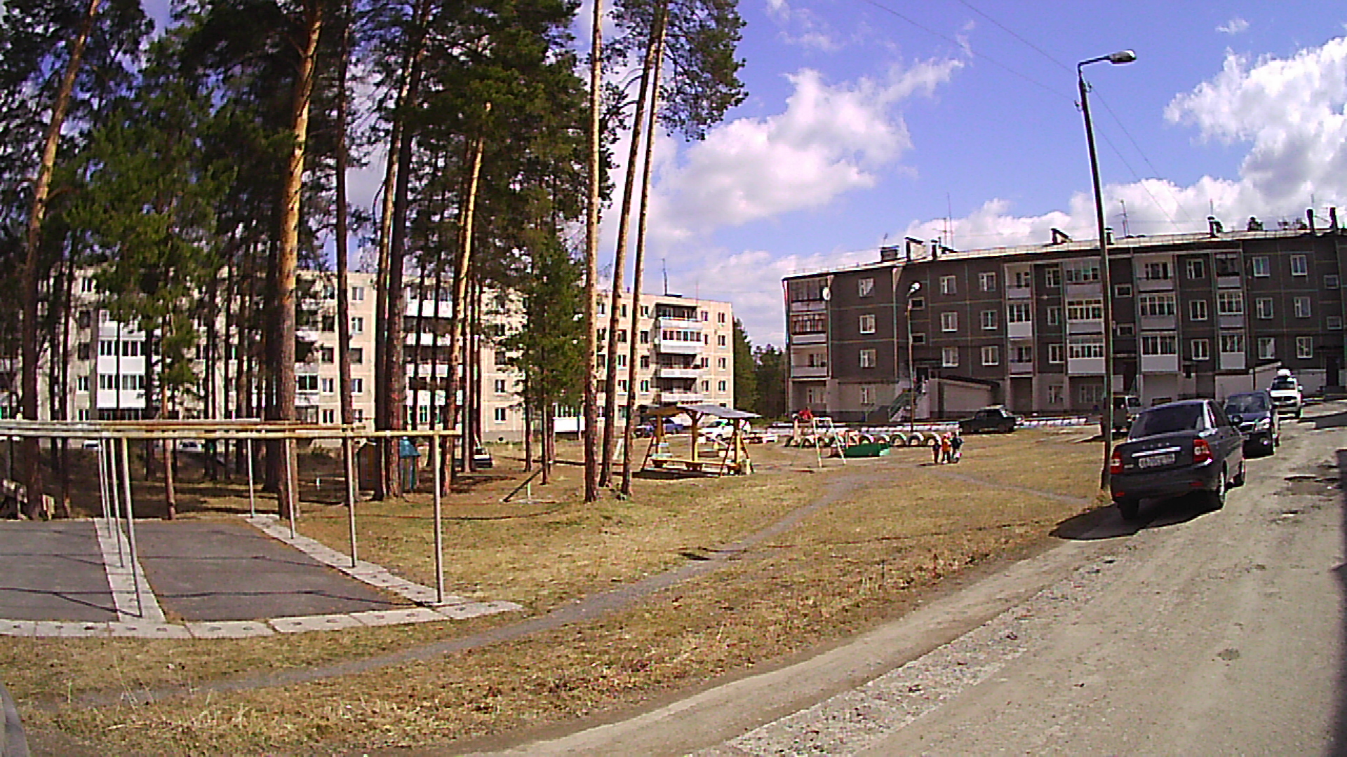 обл. Свердловская, р-н. Пригородный, п. Новоасбест, ул. Бажова, д. 7-придомовая территория