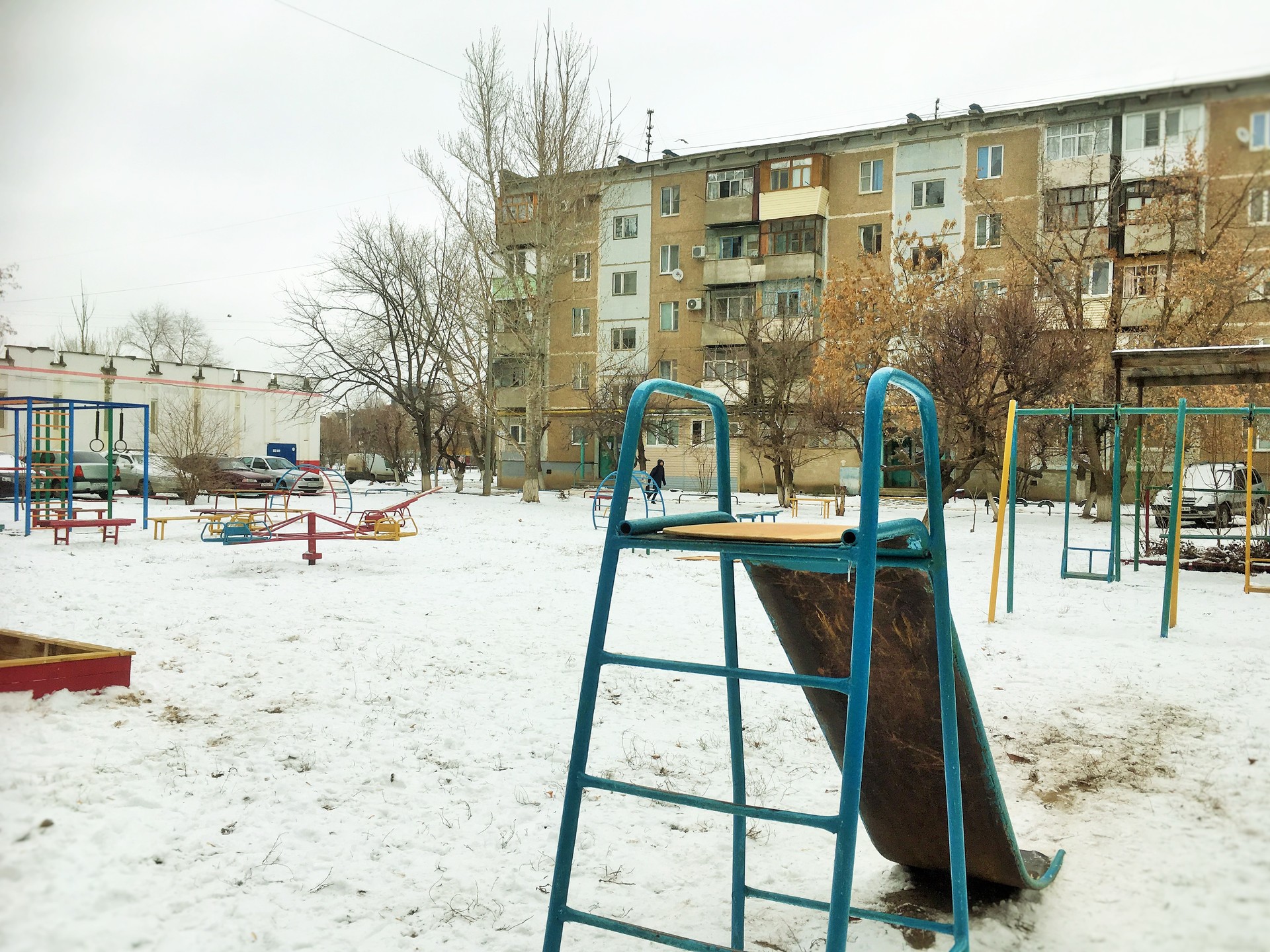 обл. Волгоградская, г. Волжский, пр-кт. Дружбы, д. 73-придомовая территория