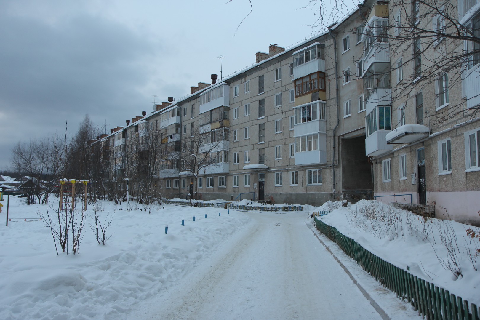 обл. Свердловская, г. Североуральск, ул. Свердлова, д. 19-фасад здания