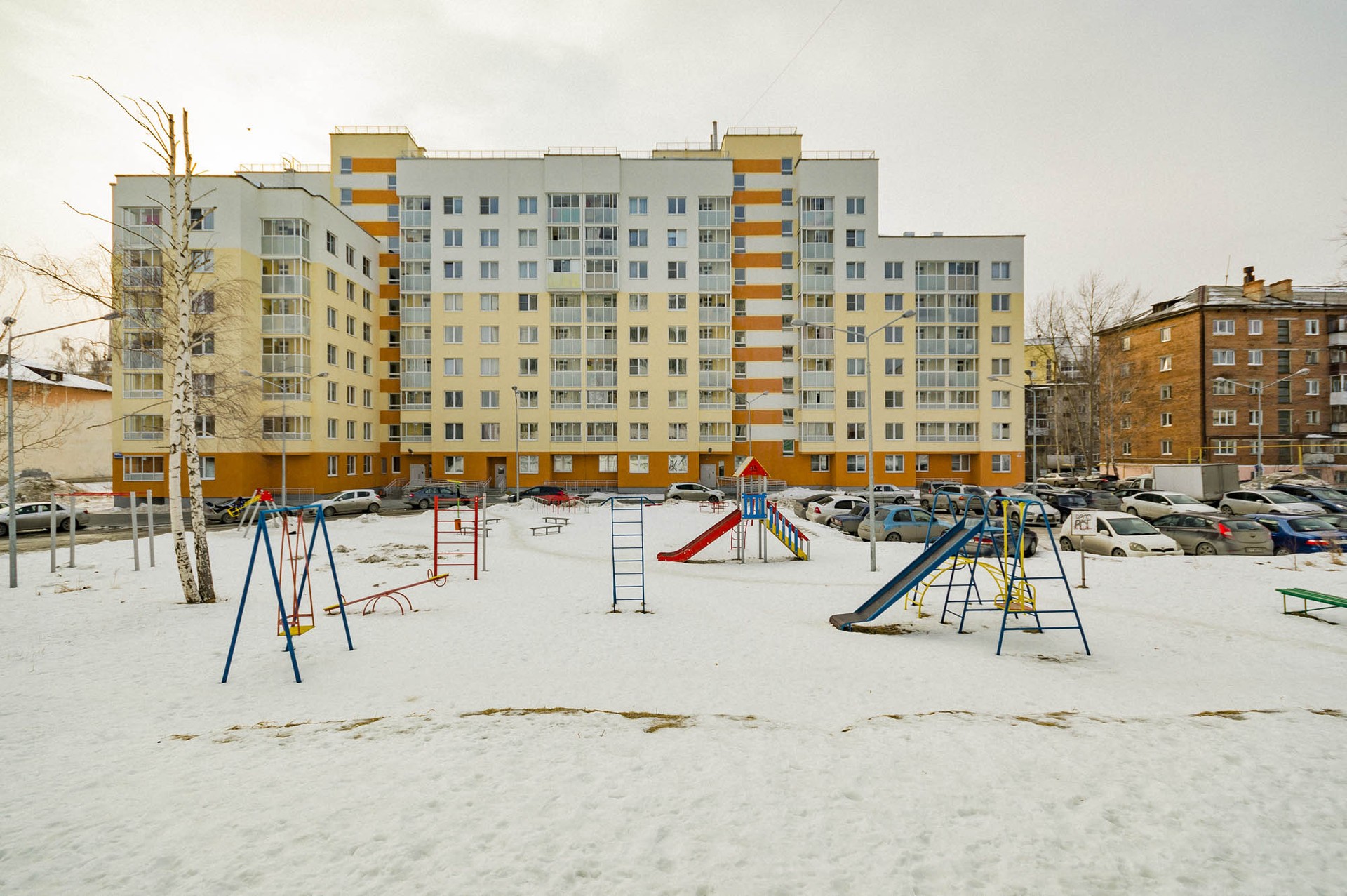 обл. Свердловская, г. Среднеуральск, ул. Набережная, д. 2г-придомовая территория