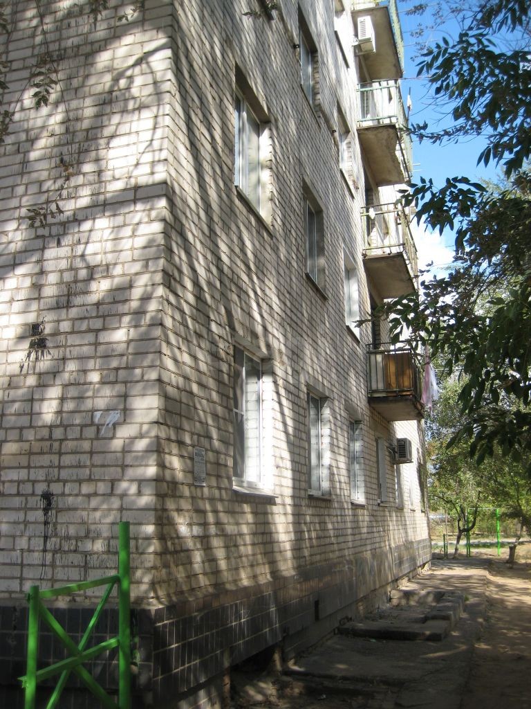 обл. Волгоградская, г. Волжский, ул. Пионерская, д. 49-фасад здания