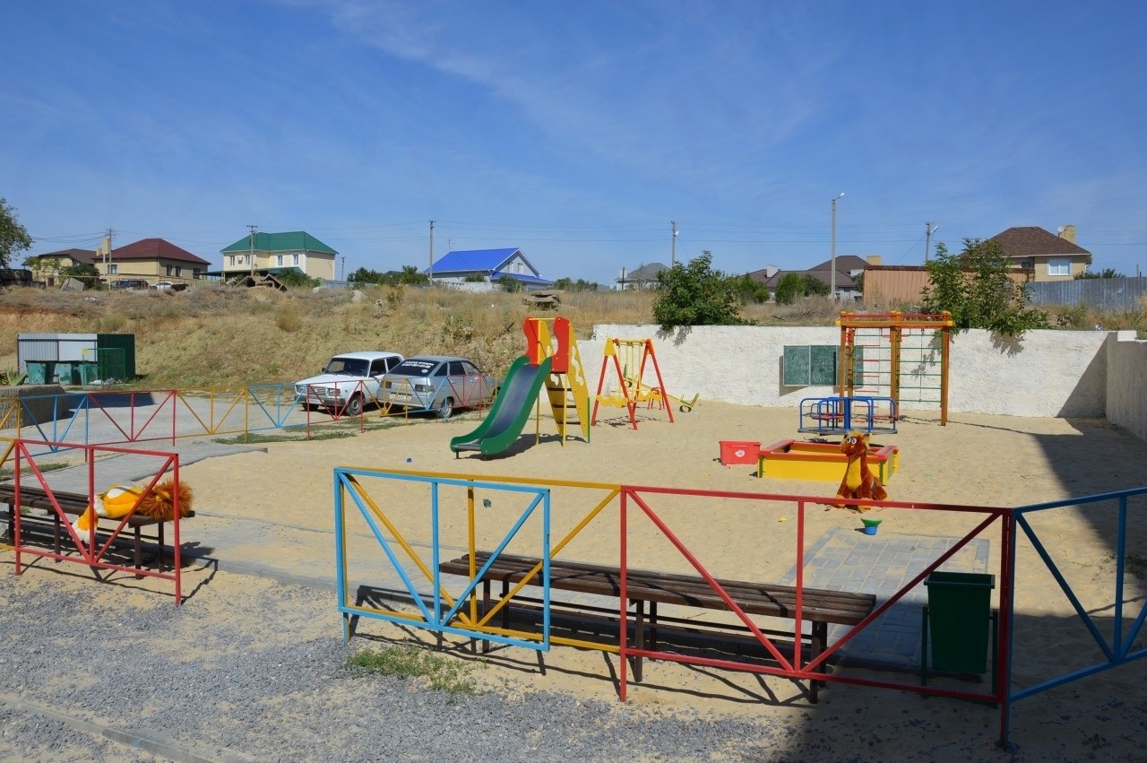 обл. Волгоградская, р-н. Городищенский, рп. Городище, пр-кт. Ленина, д. 12, к. Б-придомовая территория