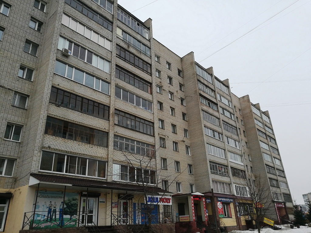 обл. Смоленская, г. Смоленск, ул. Рыленкова, д. 42-фасад здания