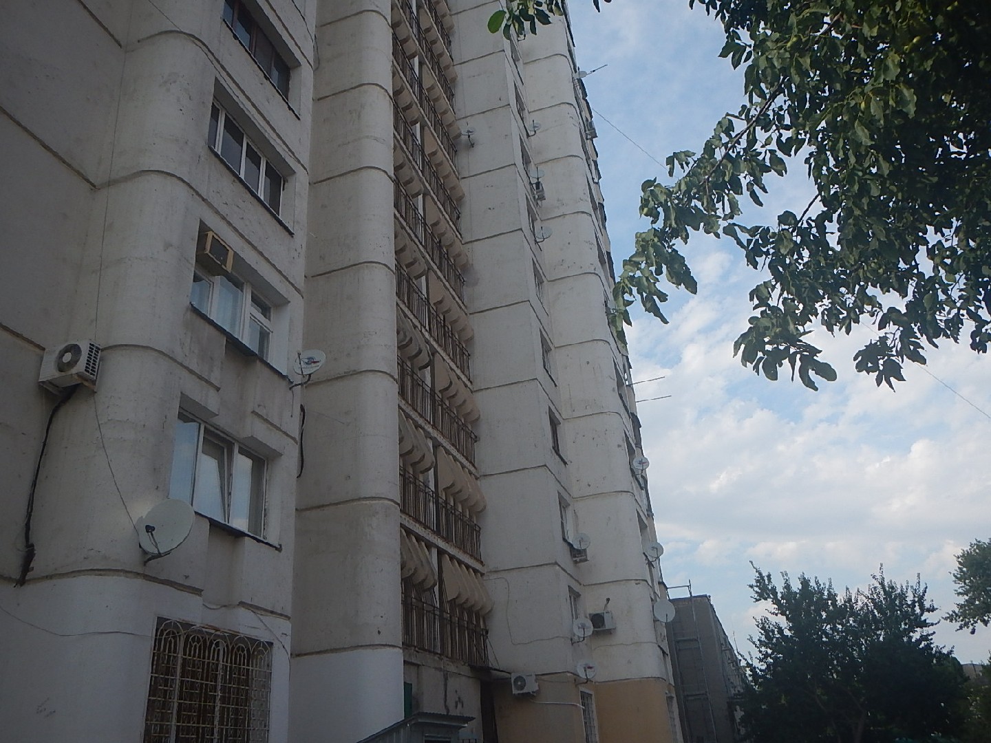 край. Ставропольский, г. Георгиевск, ул. Калинина, д. 11-фасад здания