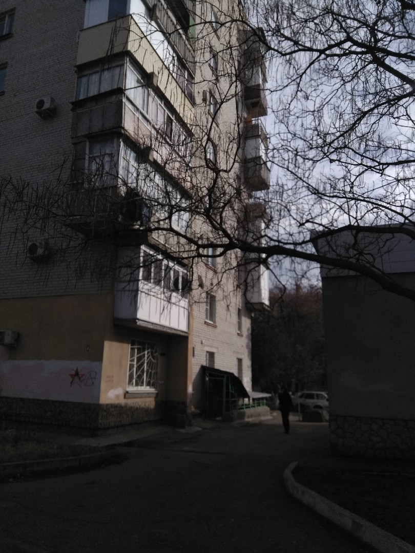 край. Ставропольский, г. Георгиевск, ул. Калинина, д. 121-фасад здания