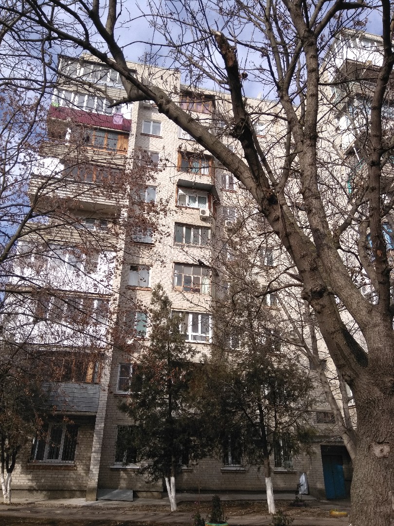 край. Ставропольский, г. Георгиевск, ул. Калинина, д. 121-фасад здания