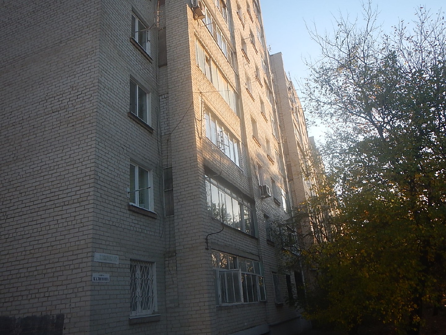 край. Ставропольский, г. Георгиевск, ул. Калинина, д. 133-фасад здания