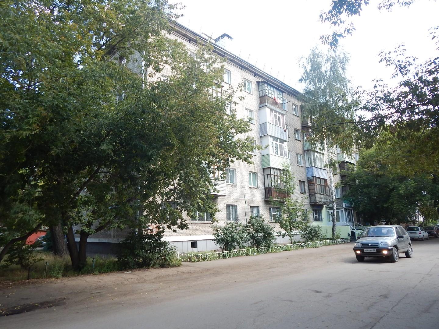край. Алтайский, г. Рубцовск, ул. Комсомольская, д. 129-фасад здания