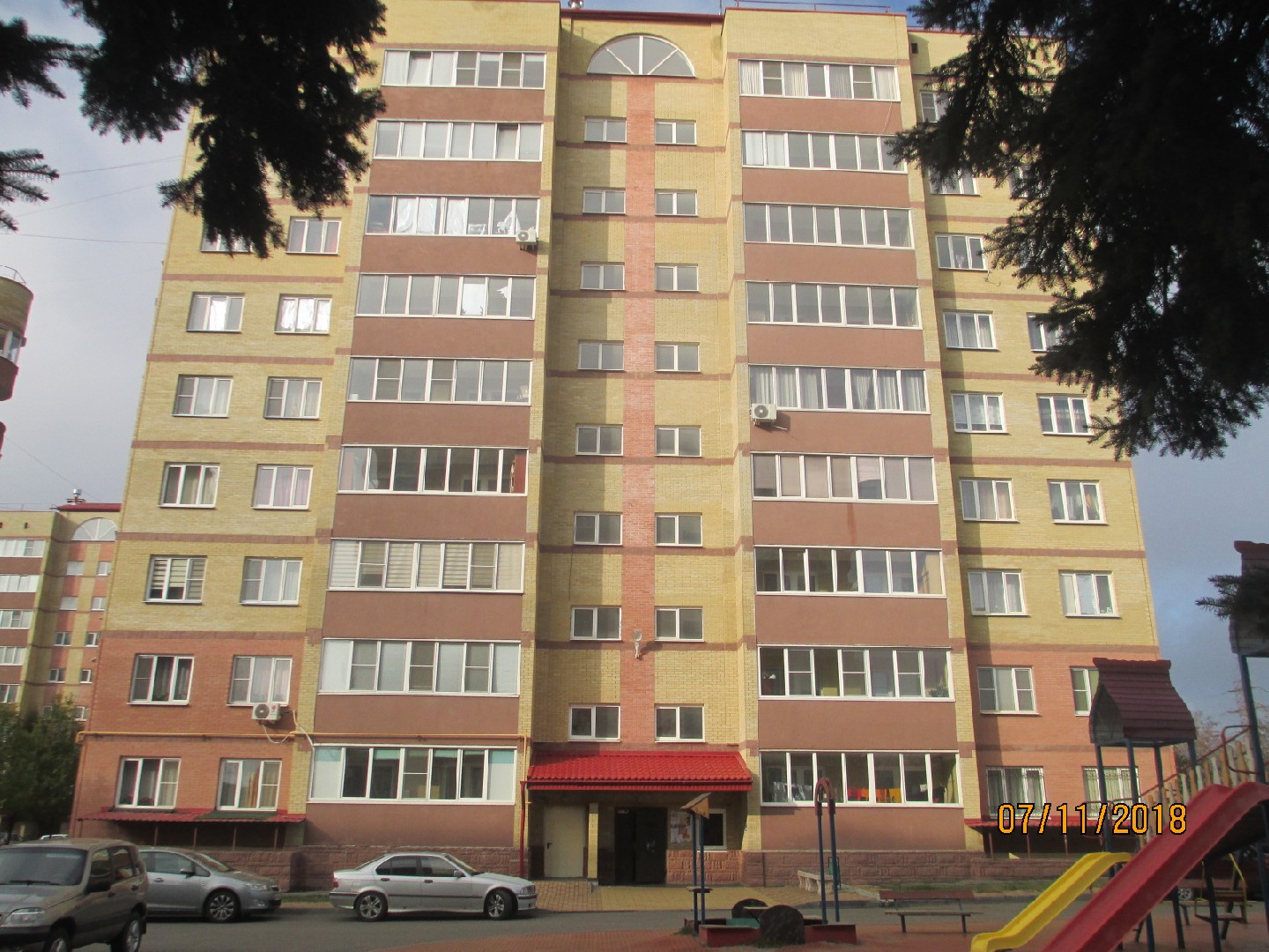 край. Ставропольский, г. Ессентуки, ул. Пятигорская, д. 121, к. 2-фасад здания