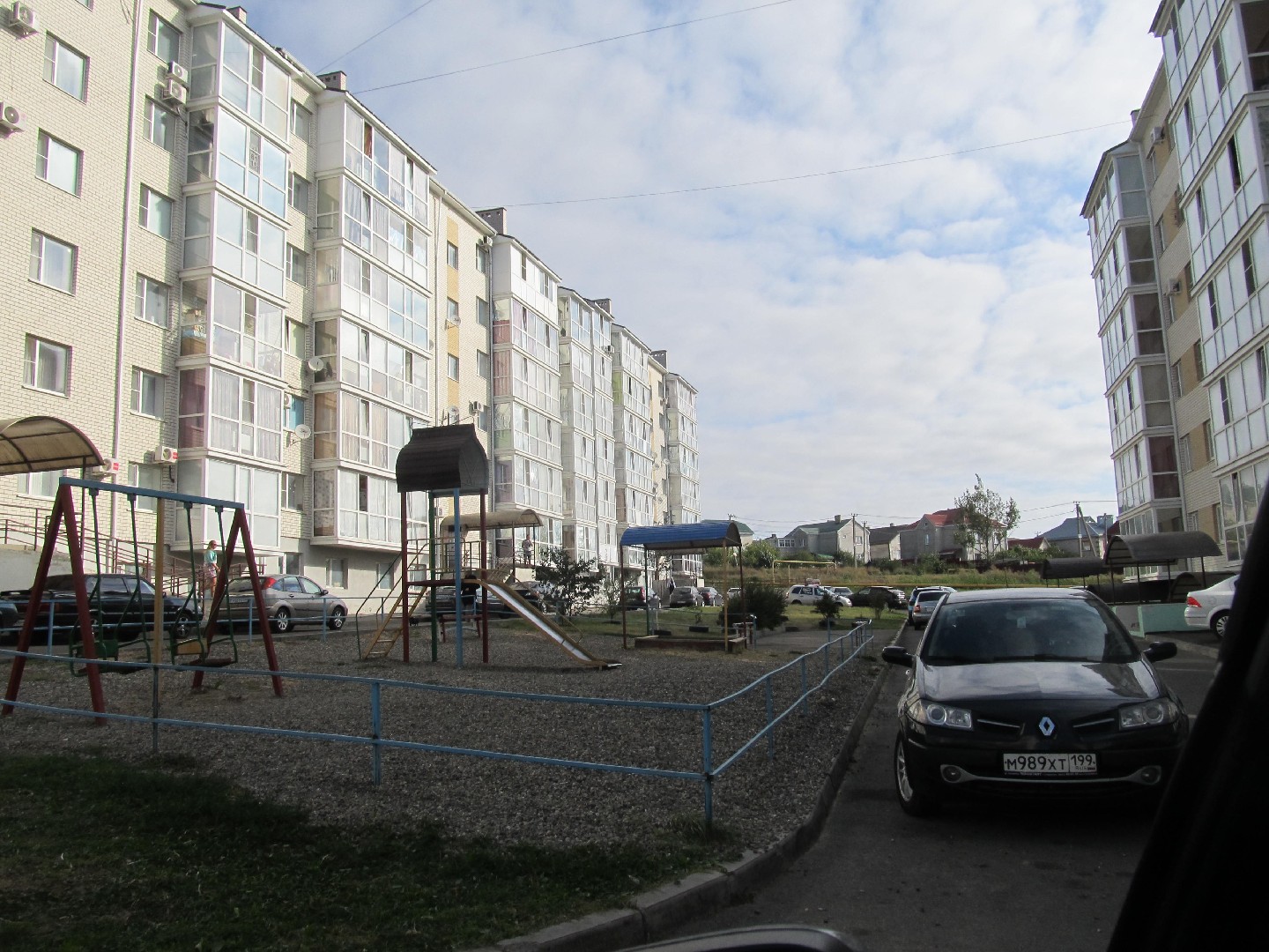 край. Ставропольский, р-н. Шпаковский, г. Михайловск, ул. Полеводческая, д. 12-придомовая территория