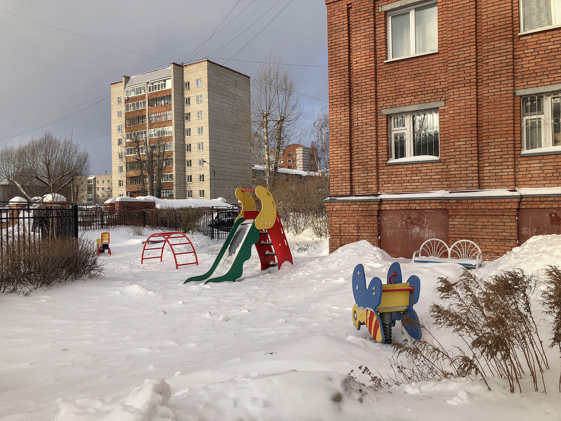 обл. Томская, г. Томск, ул. Косарева, д. 6а-придомовая территория