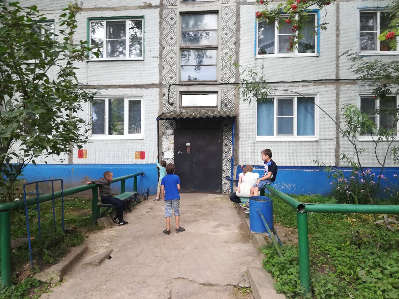 обл. Тульская, р-н. Щекинский, п. Лазарево, ул. Тульская, д. 1-фасад здания