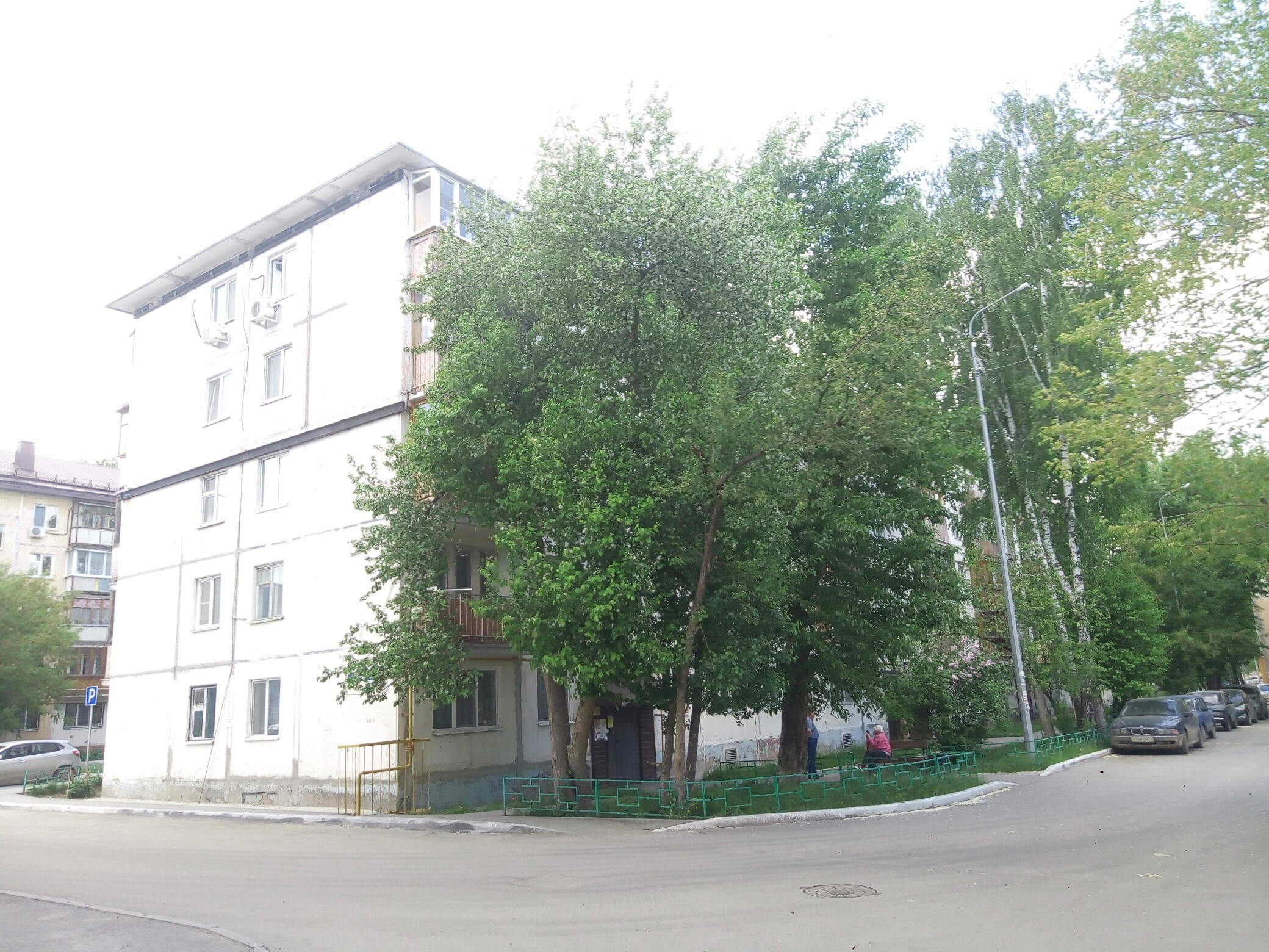 обл. Тюменская, г. Тюмень, ул. Республики, д. 182-фасад здания