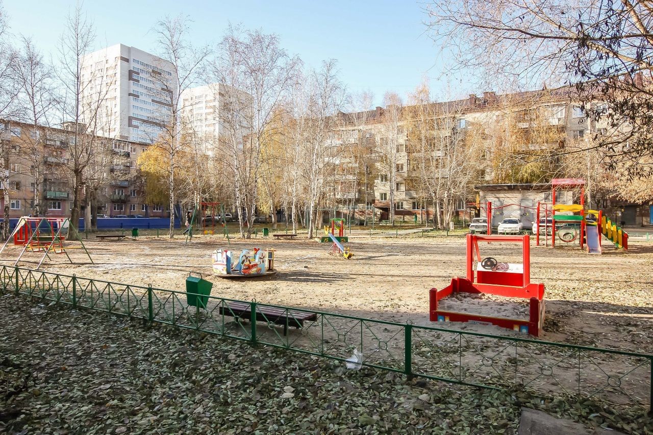 обл. Тюменская, г. Тюмень, ул. Республики, д. 194-придомовая территория