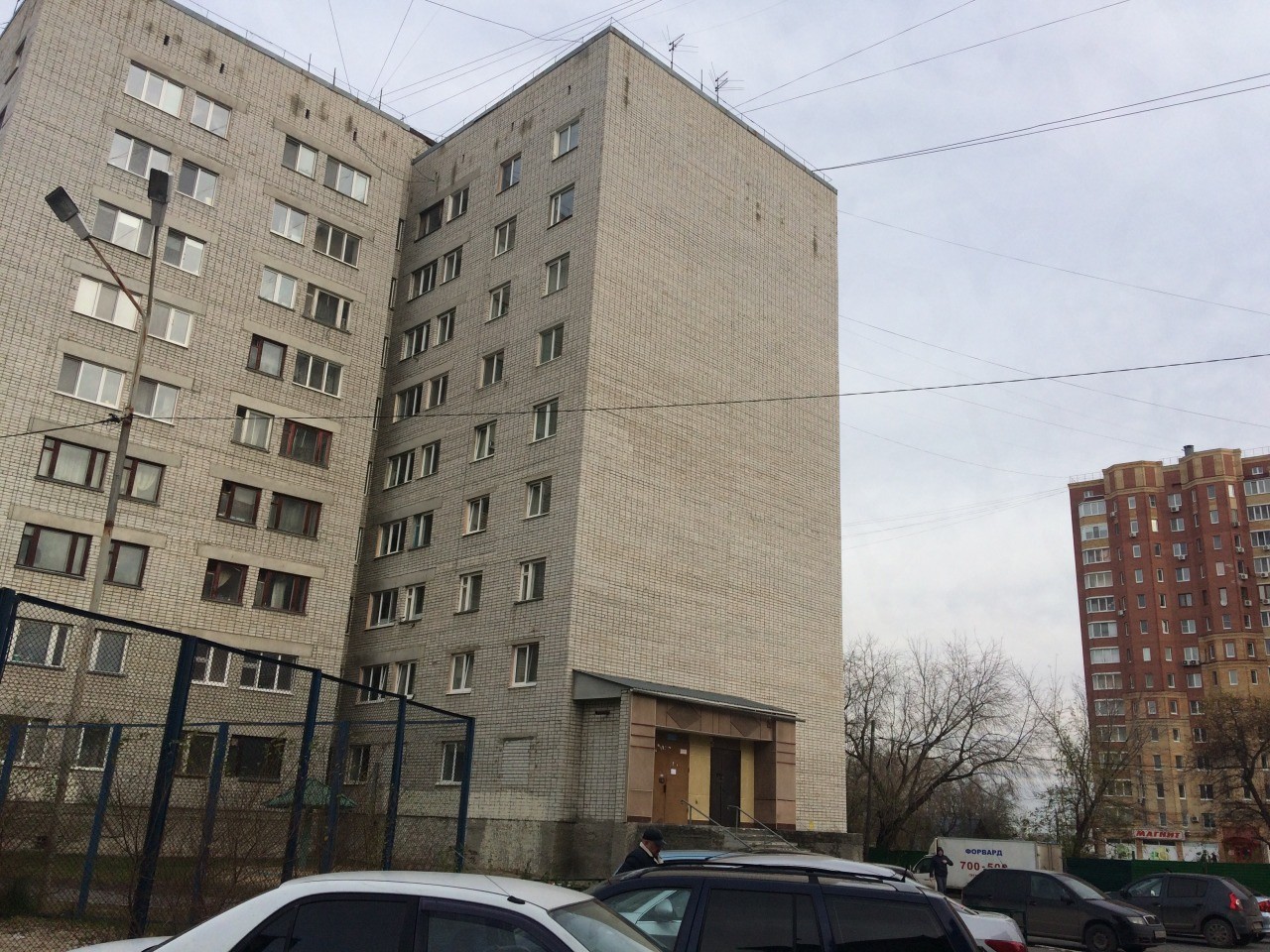 обл. Тюменская, г. Тюмень, ул. Сургутская, д. 4-фасад здания