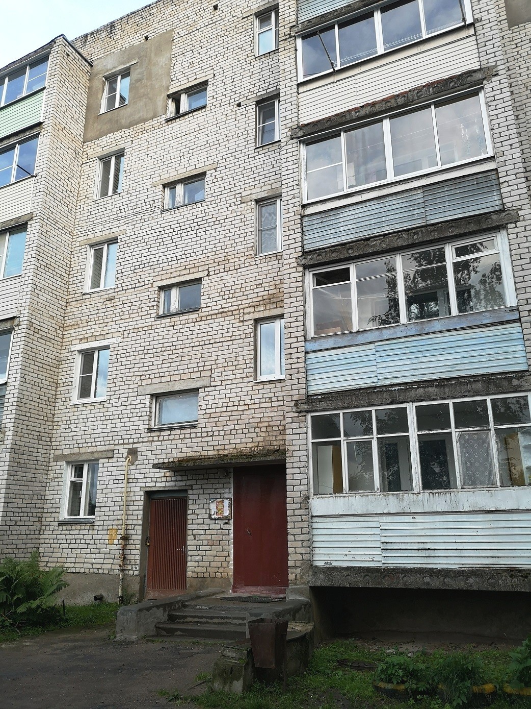 обл. Тверская, р-н. Калязинский, г. Калязин, ул. Тверская, д. 17-фасад здания
