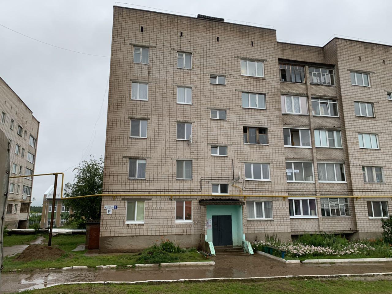 Респ. Удмуртская, г. Воткинск, ул. Луначарского, д. 8-фасад здания