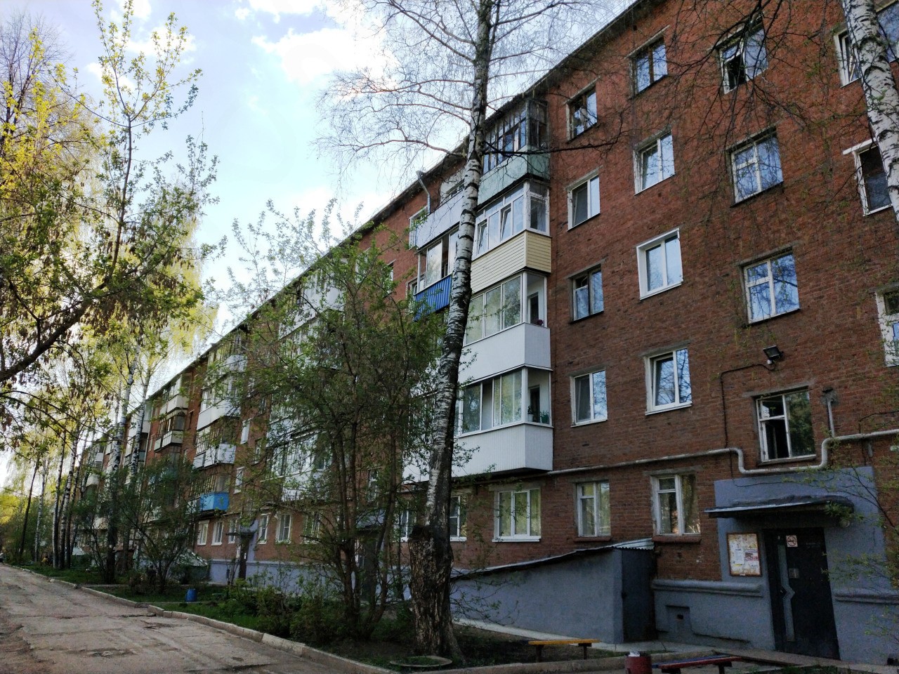 Респ. Удмуртская, г. Воткинск, ул. Серова, д. 4-фасад здания