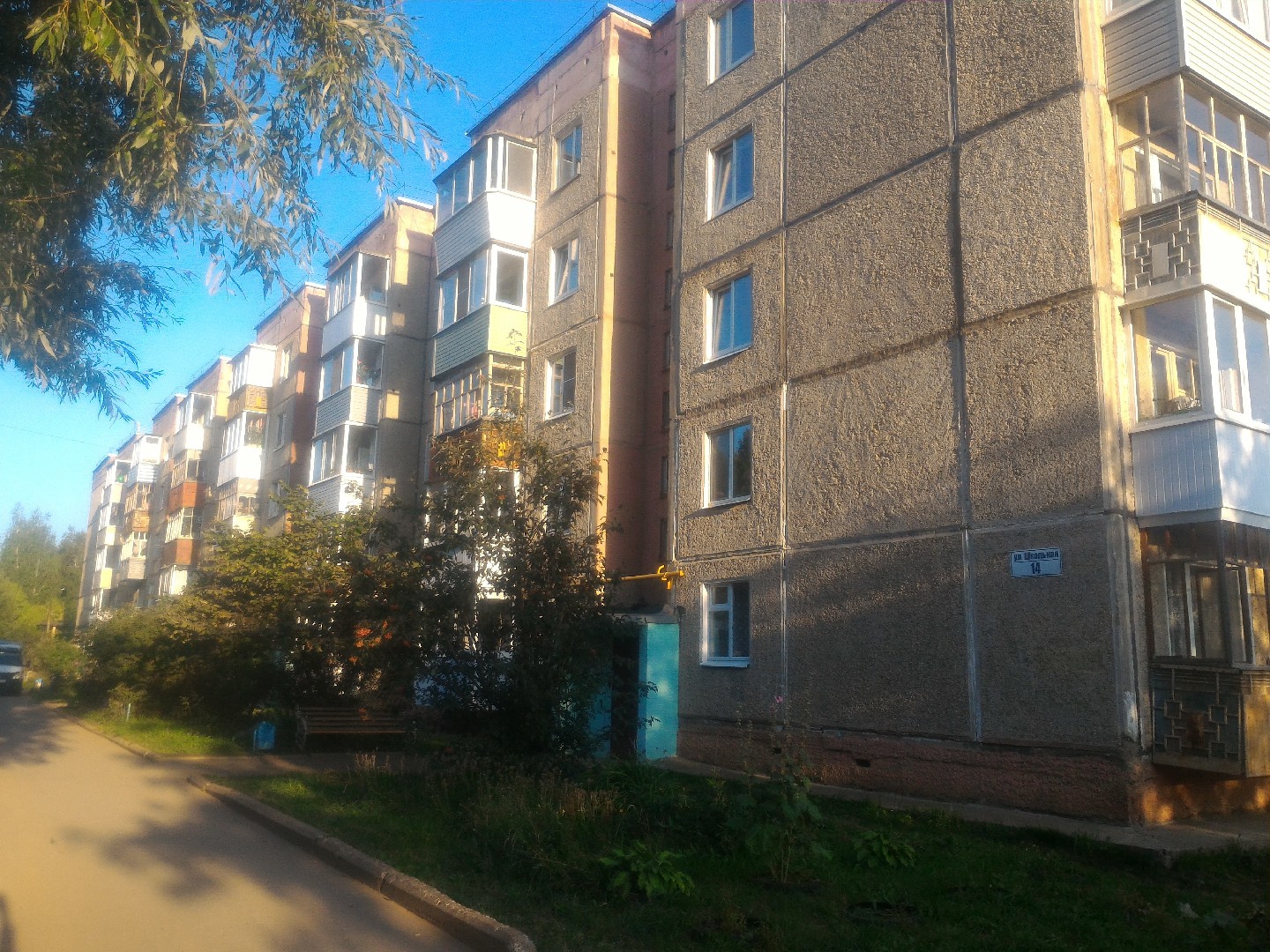 Респ. Удмуртская, г. Воткинск, ул. Школьная, д. 14-фасад здания