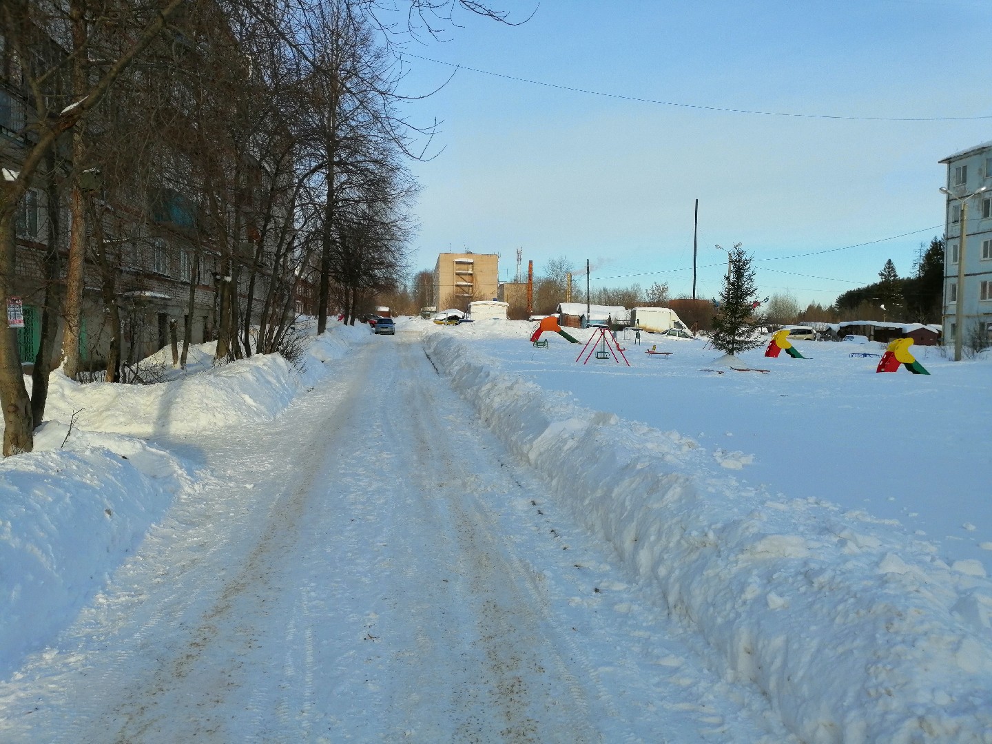 Респ. Удмуртская, г. Ижевск, ул. Автономная, д. 85а-придомовая территория