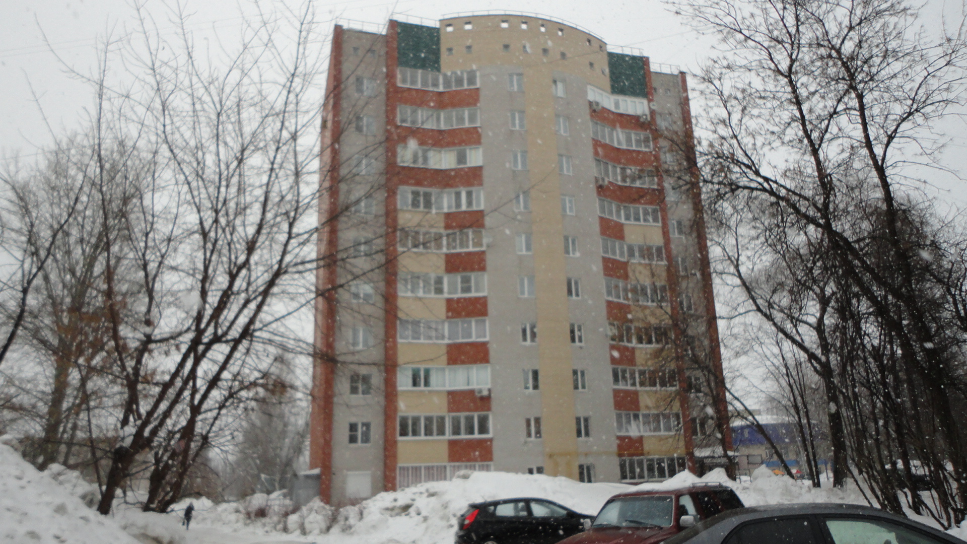 Респ. Удмуртская, г. Ижевск, ул. Ворошилова, д. 33а-фасад здания