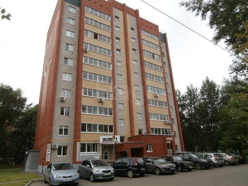 Респ. Удмуртская, г. Ижевск, ул. Ворошилова, д. 33а-фасад здания