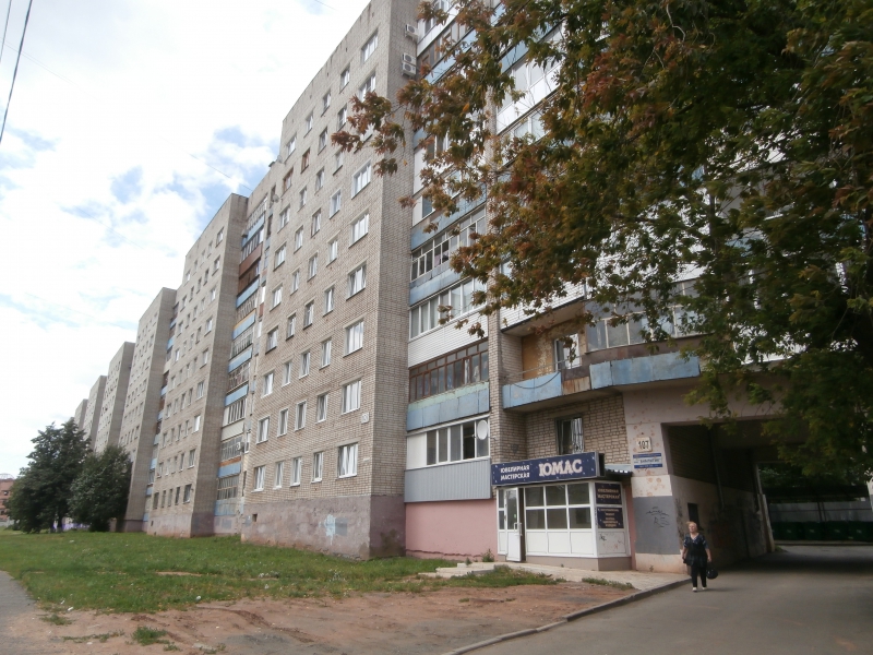 Респ. Удмуртская, г. Ижевск, ул. Ворошилова, д. 107-фасад здания