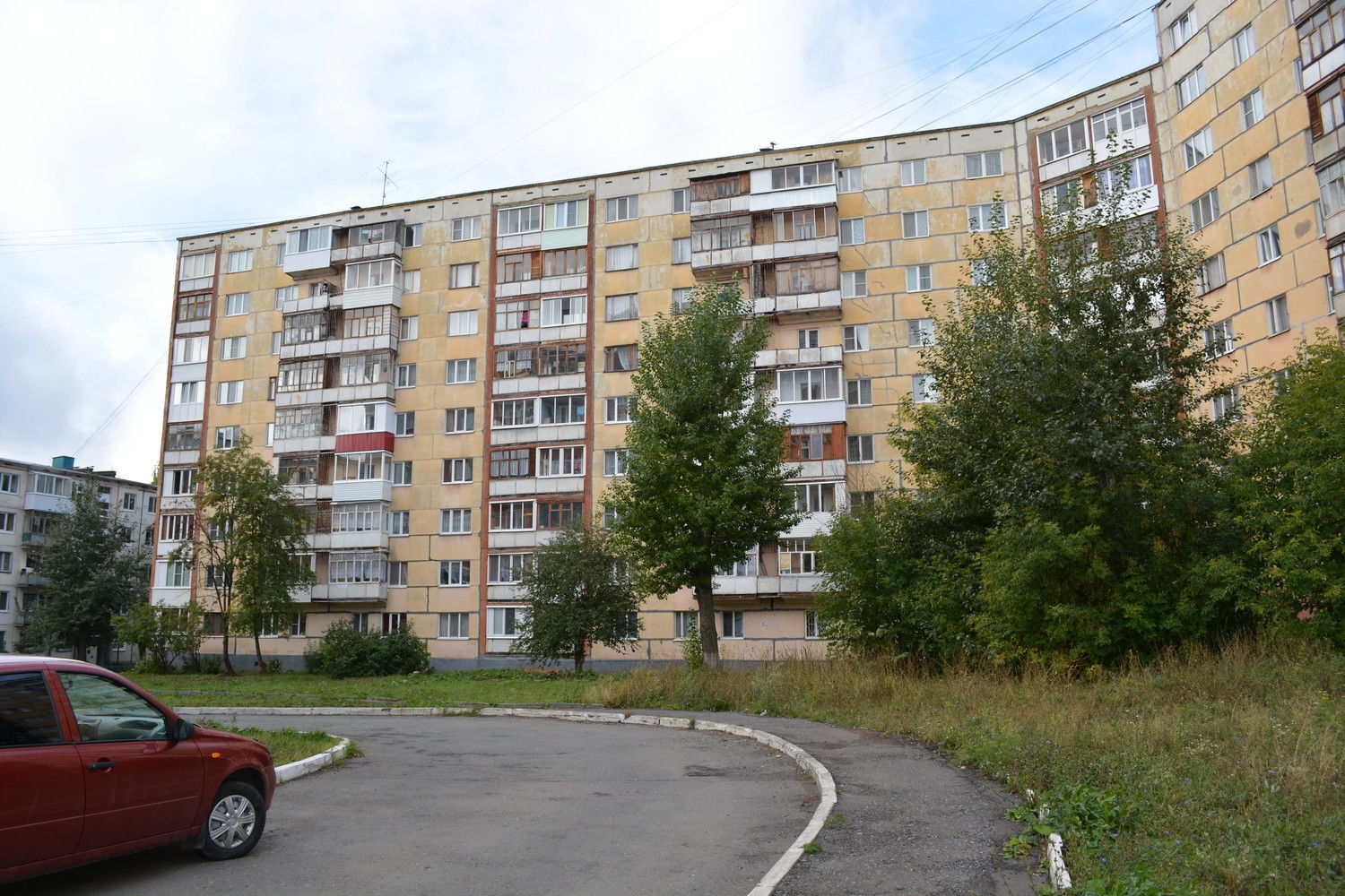 Респ. Удмуртская, г. Ижевск, ул. им Петрова, д. 20-фасад здания