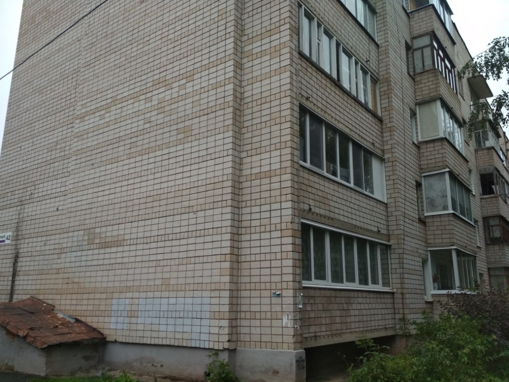 Респ. Удмуртская, г. Ижевск, ул. Клубная, д. 42-фасад здания