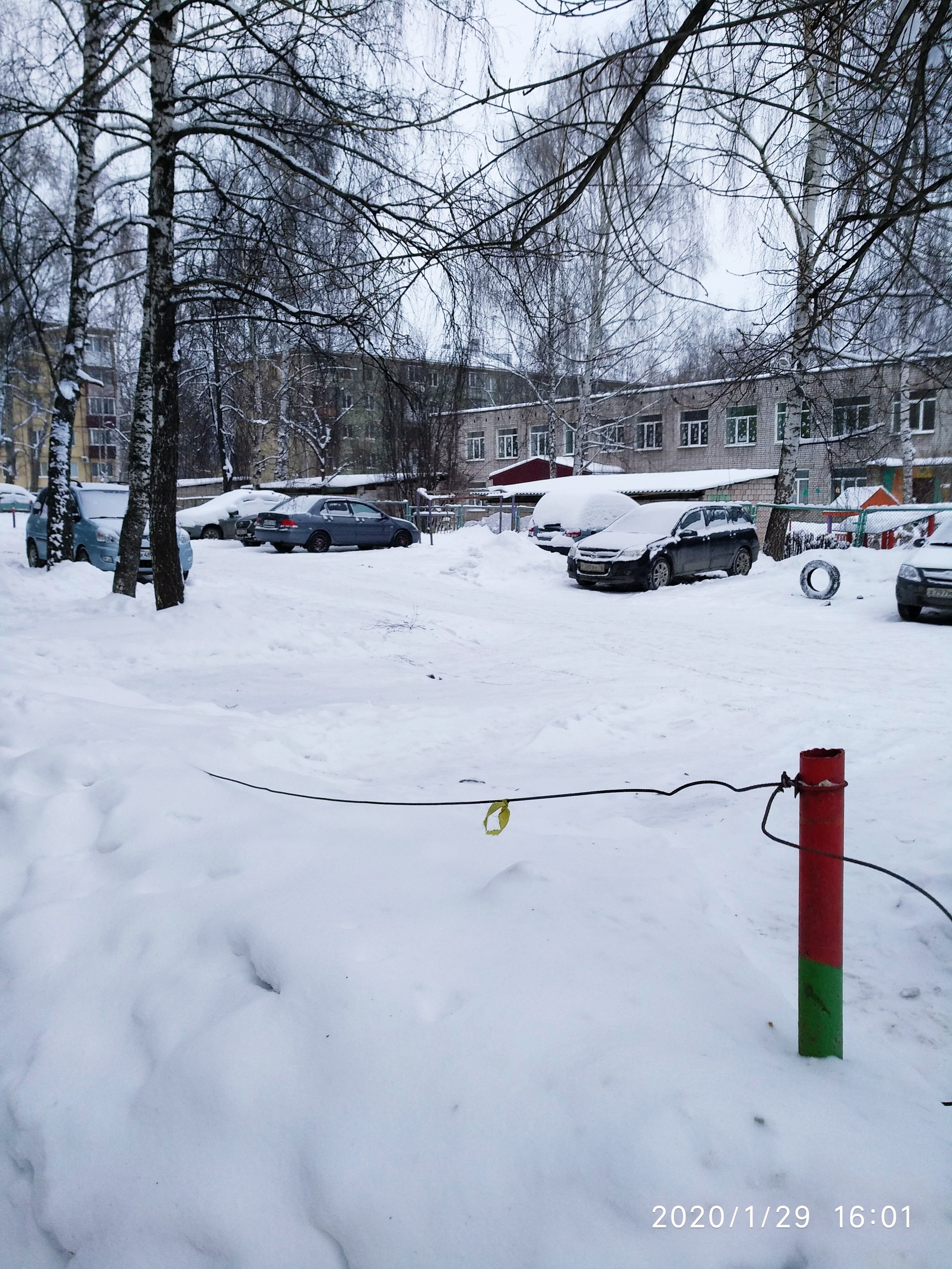 Респ. Удмуртская, г. Ижевск, ул. Коммунаров, д. 230-придомовая территория