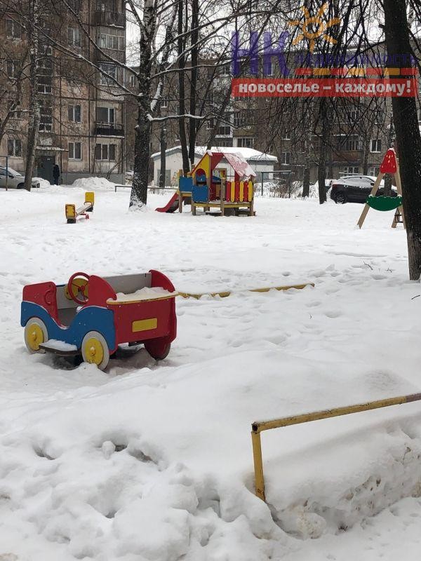 Респ. Удмуртская, г. Ижевск, ул. Ленина, д. 74-придомовая территория