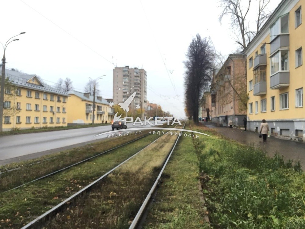 Респ. Удмуртская, г. Ижевск, ул. Орджоникидзе, д. 26а-придомовая территория